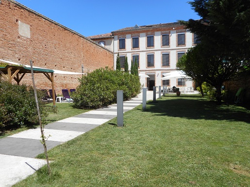 Façade en briques de l'hôtel l'Armateur à Moissac